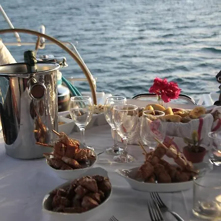 Regina Del Mare Botel Genoa